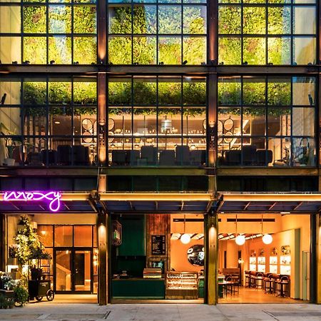Moxy Nyc Chelsea Hotel New York City Exterior photo