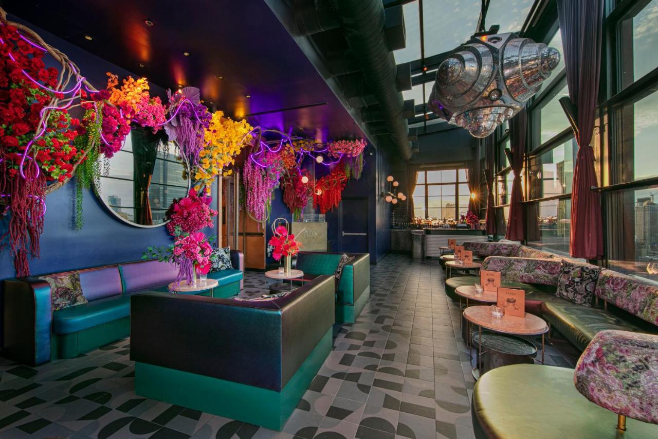 Moxy Nyc Chelsea Hotel New York City Exterior photo